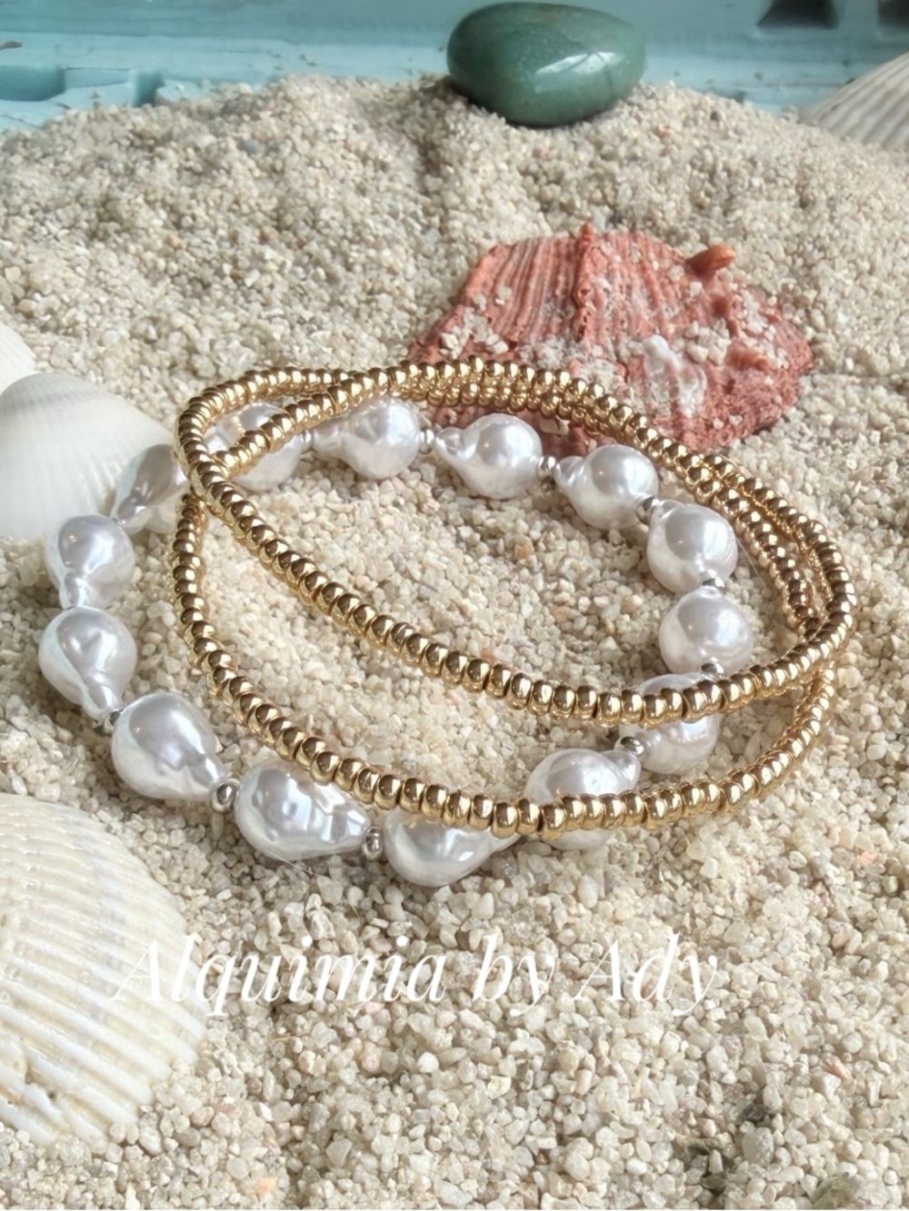 Alquimia Gold and White Pearl Stackable Stretch Bracelet Set